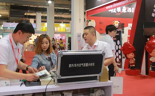 現(xiàn)場進(jìn)行空氣檢測