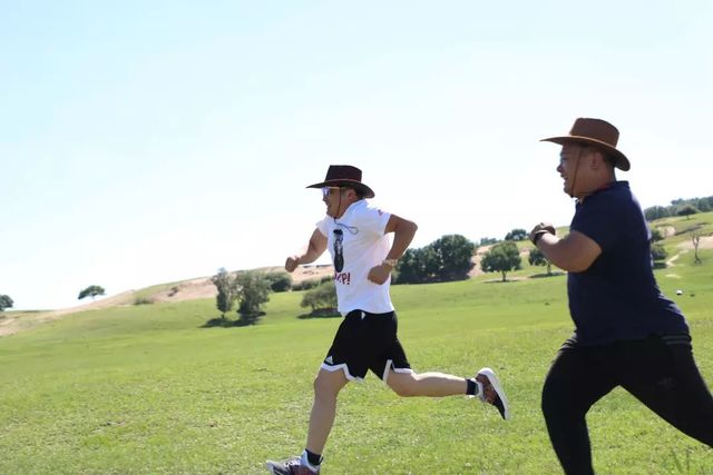 乾港集團高層草原自駕游