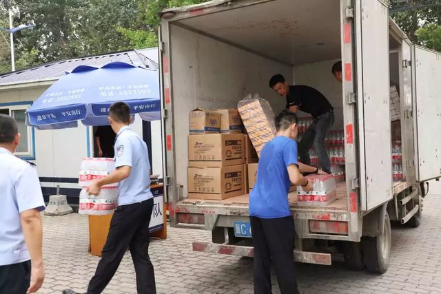 乾港慰問一線干警